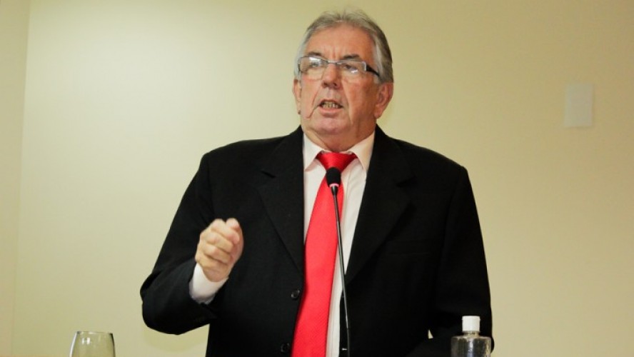 Vereador Ivanito Barbosa durante sessão da Câmara