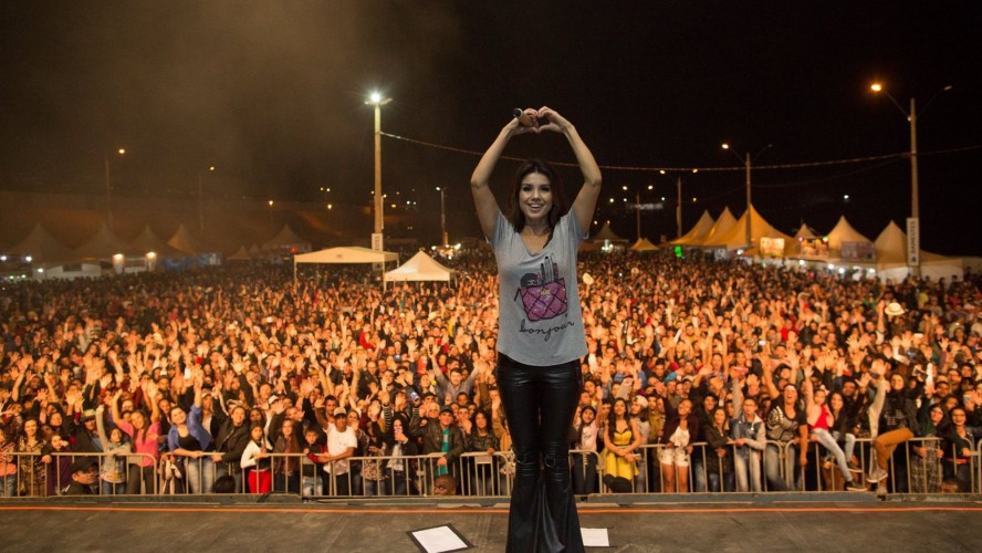 Show da cantora Paula Fernandes na Festa do Tropeiro 2017